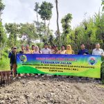 Perbaikan Jalan Oleh Program Padat Karya Tunai di Desa Tulungrejo